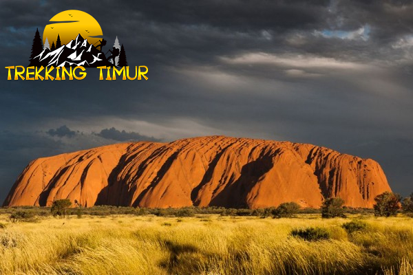 Batu Besar Uluru: Monolit Raksasa Sakral di Australia Tengah